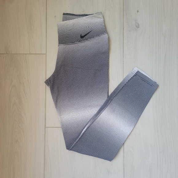 Nike Leggings Size Medium Gray, Black & White NWOT Rare - Picture 6 of 10